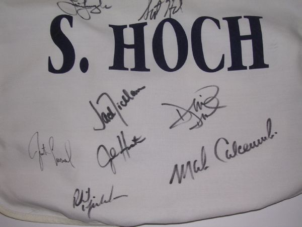 1998 Presidents Cup used Scott Hoch Caddy Bib Team Signed W/Tiger! JSA COA