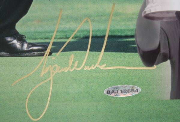 Tiger Woods Upper Deck Authenticated 16x20 Autographed Photo