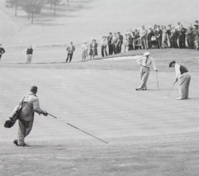 1940 Masters World Wide Wire Photo - Sam Snead Putting Full Green Shot W/Caddie