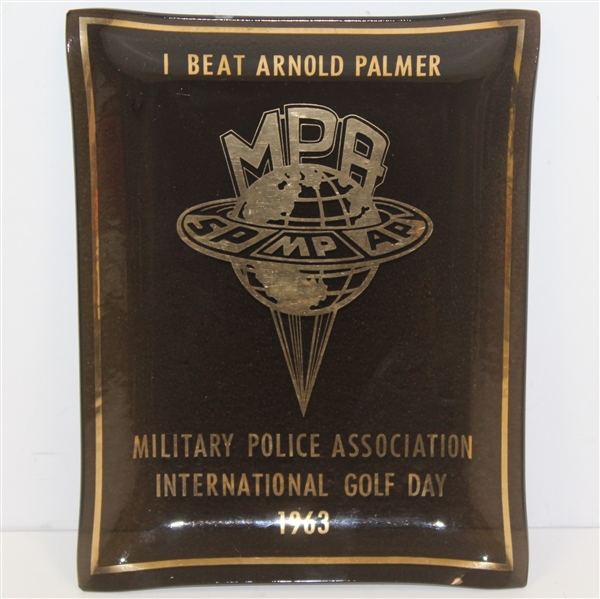 1963 'I Beat Arnold Palmer' Military Police Assoc. International Golf Day Glass Tray