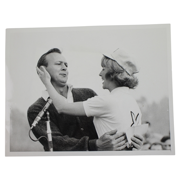 Arnold Palmer 1966 Wire Photo After Receiving Victory Kiss from Los Angeles Open Queen