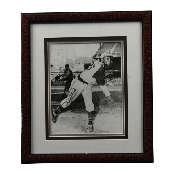 Satchel Paige Signed Photo - Beckett Graded 10 - One Of The Greatest Pitchers Of All Time Rare 10 #A17636
