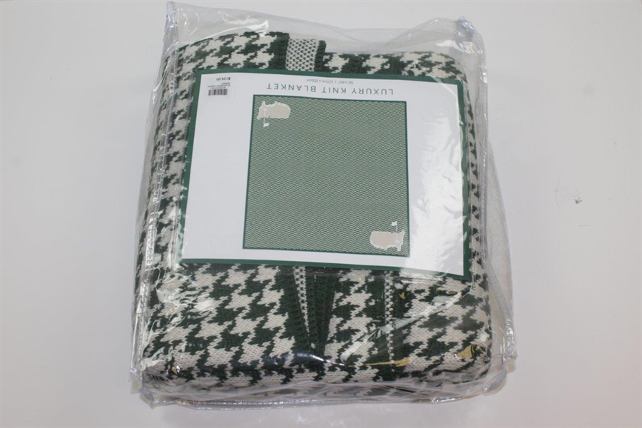 Masters Home Collection Luxury Knit Blanket in Original Package