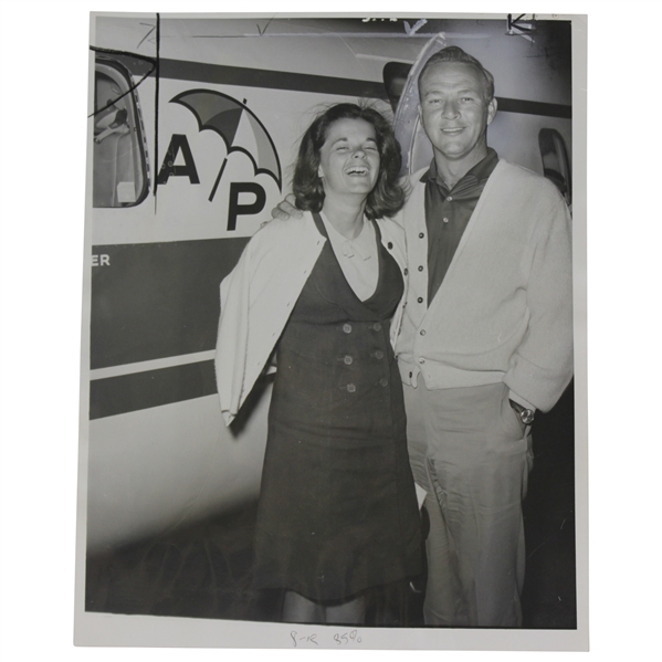 Arnold & Winnie Palmer in Front of AP Airplane Photo