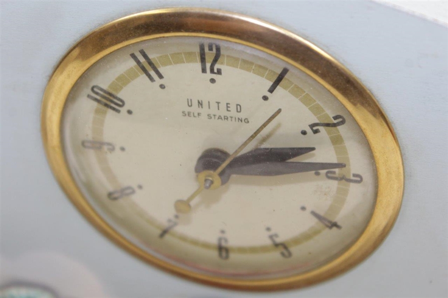 Vintage United 'Clubhouse' Golfer Putting with Caddy Golf Clock - Repaired