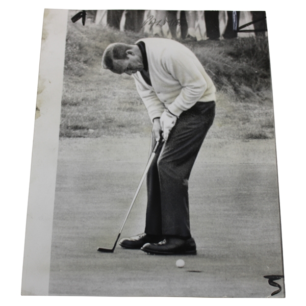 Arnold Palmer 10/9/65 Ryder Cup at Royal Birkdale Putting Photo From Daily Telegram