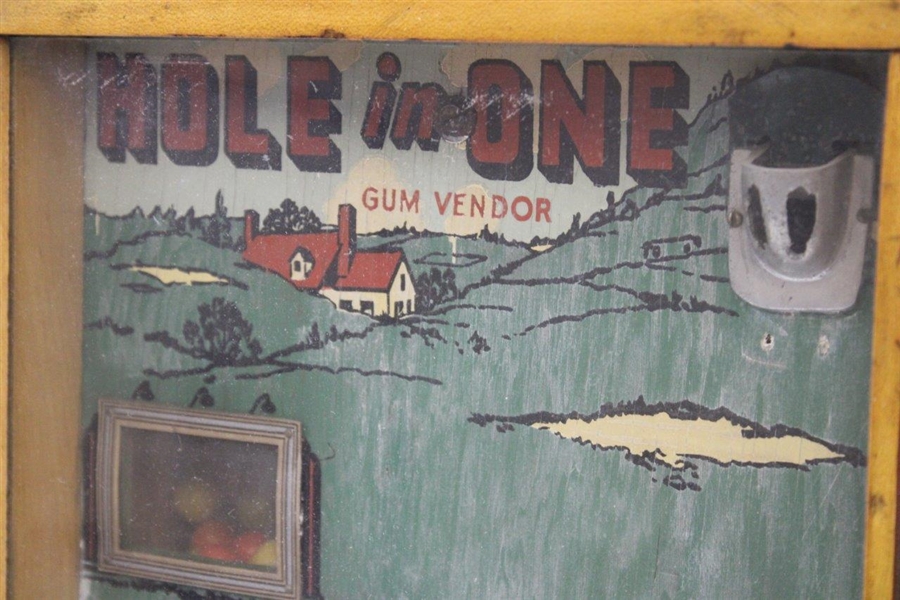 Hole-In-One Gum Vendor 'Play Golf' Gumball Game Machine