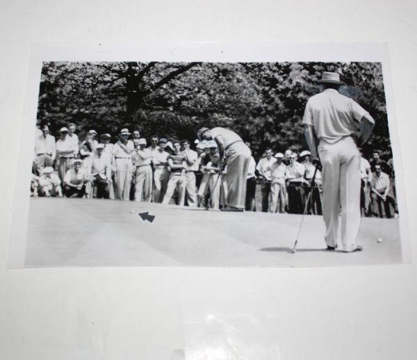 Jimmy Demaret Putting with Sam Snead Watching Wire Photo - Augusta 4/8/1954