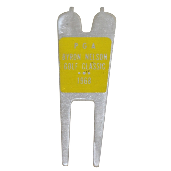 Bob Goalbys 1968 PGA Byron Nelson Golf Classic Tournament Contestant Badge/Divot Tool