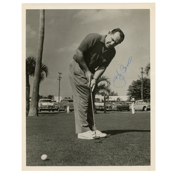 Yogi Berra 1960s Signed 8x10 Golfing Photograph JSA ALOA