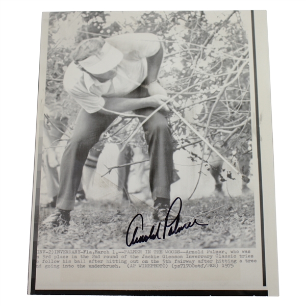 Arnold Palmer Signed 1975 Wire Photo - Hitting Under Tree JSA ALOA