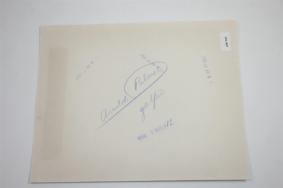 Arnold Palmer Signed 1975 Wire Photo - Hitting Under Tree JSA ALOA
