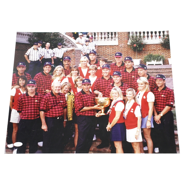 Captain Arnold Palmer Signed 16x20 Color Photo of The President's Cup Team with Trophy JSA #CC34333