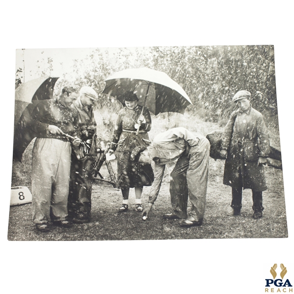 1935 Original Wire Photo Golf in the Snow with W.H. Green Teeing His Ball & Partners/Caddies