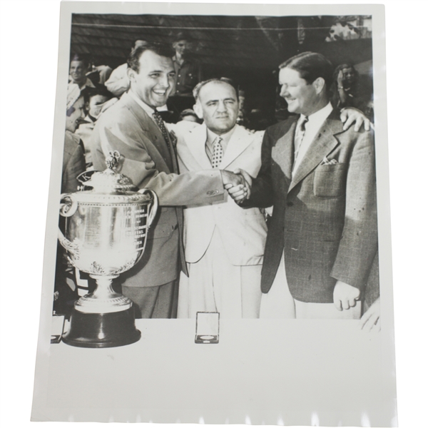 1941 International News Wire Photo of Vic Ghezzi & Byron Nelson at PGA Championship Ceremony