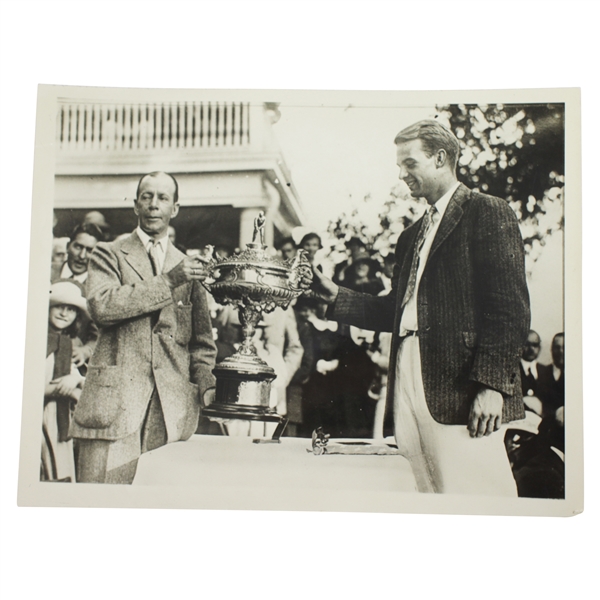 1922 US Amateur Championship 8 1/2x6 1/2 Wire Photo of Jess Sweetser Receiving Championship Cup 9/10/22