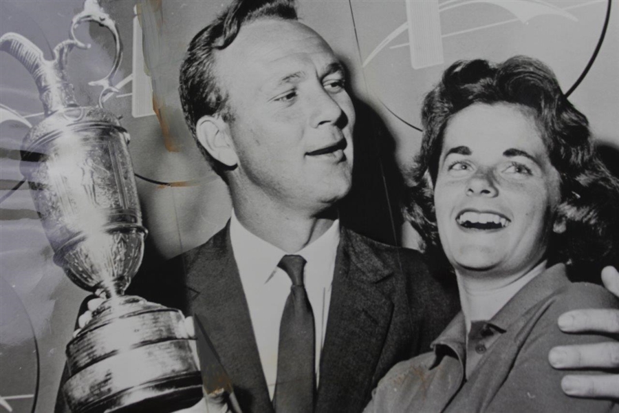 1961 Arnold Palmer with British Open Golf Championship Trophy in NY Wire Photo - 8 x 10