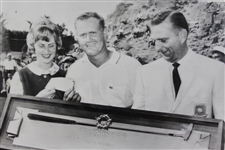 1963 Golf Professional Jack Nicklaus and His Wife Barbara With Eisenhower Trophy Press Photo - 6 x 9