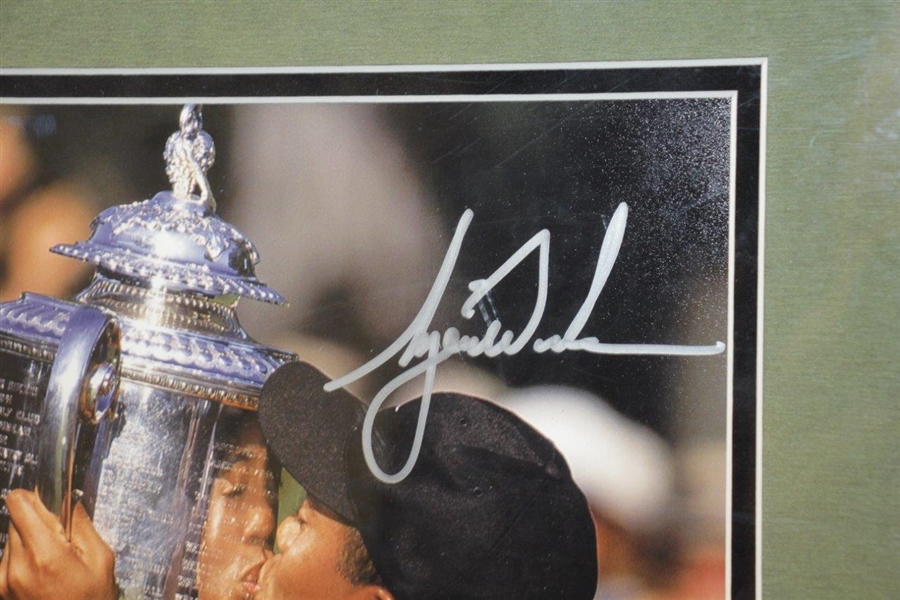 Tiger Woods Signed Ltd Ed 8x10 Photo 62/100 with 2006 PGA Flag - Framed UDA #BAJ24872