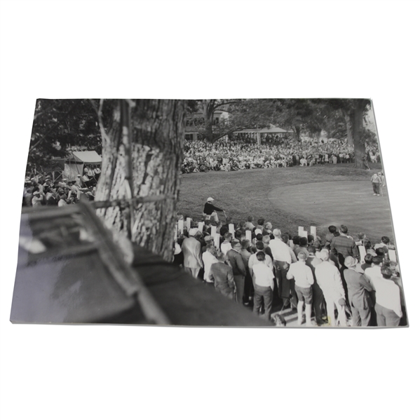 1963 Arnold Palmer Putting on 18th Green at US Open Press Photo - 8 x 10