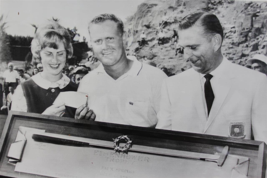 1963 Golf Professional Jack Nicklaus and His Wife Barbara With Eisenhower Trophy Press Photo - 6 x 9