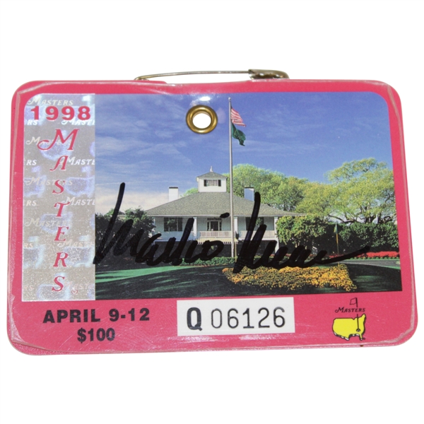 Mark OMeara Signed 1998 Masters Tournament SERIES Badge #Q06126 JSA ALOA