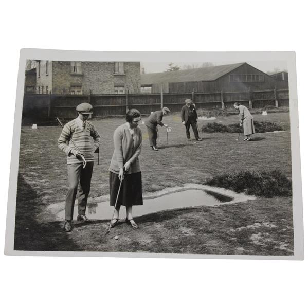 'Smallest Eighteen-Hole Golf Course' Daily Mirror Press Photo - Victor Forbin Collection