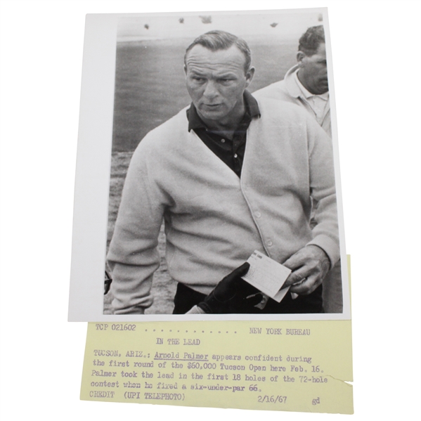 Arnold Palmer 'In The Lead'  2/16/1967 Tucson Open UPI 9x7 Press Photo