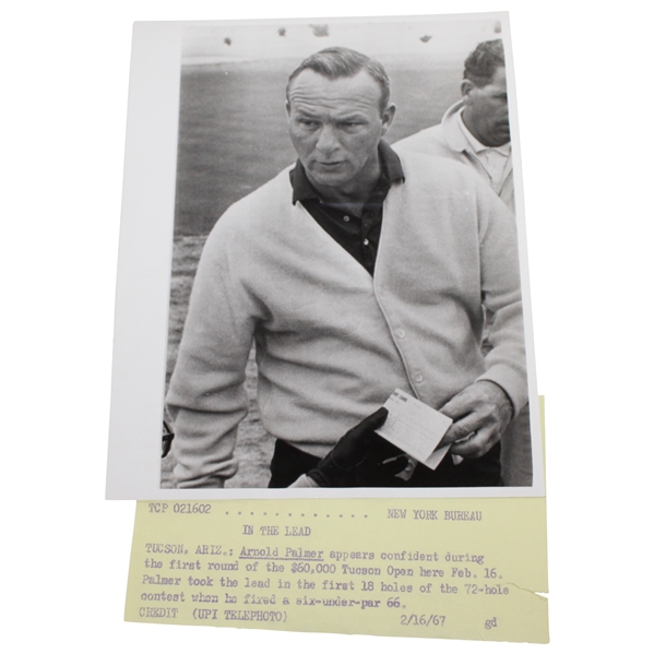 Arnold Palmer In The Lead  2/16/1967 Tucson Open UPI 9x7 Press Photo