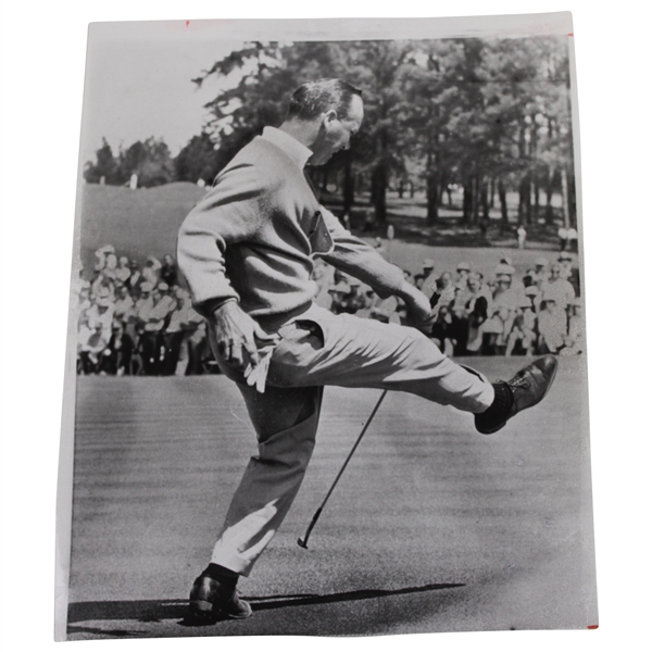 Arnold Palmer 4/6/1963 Masters Kick Pose with Putter Press Photo - Nice!