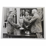 J. De Forest 6/5/1932 British Amateur Golfing Champion Press Photo Receiving Trophy