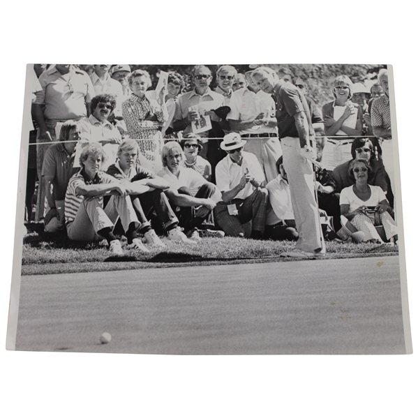 Arnold Palmer 8/25/1975 Nice Chipping Shot Original Ernie Leyea Photo