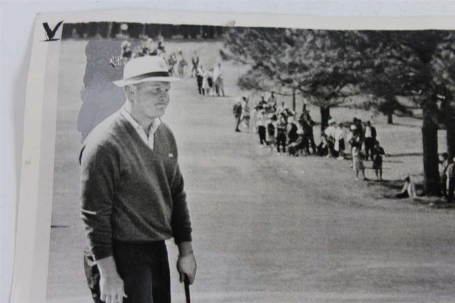 Jack Nicklaus 4/7/1966 Masters Putting Press Photo What's a fella to do?