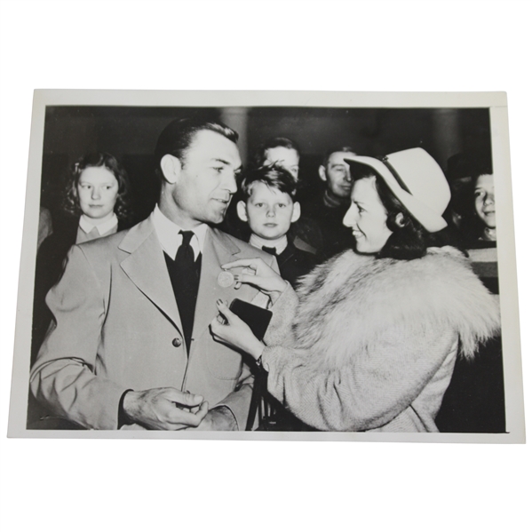 Original 1940 Ben Hogan Wire Photo Wife Valerie Pins North & South Gold Medal - March 22nd