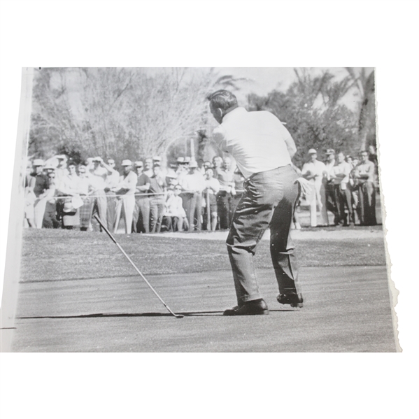 Arnold Palmer 2/6/61 “Tossing The Putter” Wire Photo