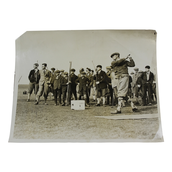 Cambridge University Archers Match vs R.H.T. Rolwey in Unique Match Daily Mirror Press Photo - Victor Forbin Collection