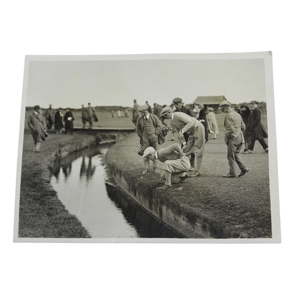 America Retains Walker cup - Neville & Johnstone Conferencing About Ball in Burn Daily Mirror Press Photo - Victor Forbin Collection