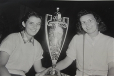 Betty Jameson 1939 US Amateur Press Photo with Trophy 8/25/1939