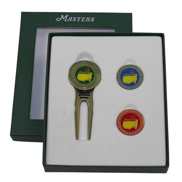 Undated Masters Green Divot Tool with Blue/Red Ballmarkers Set in in Original Box