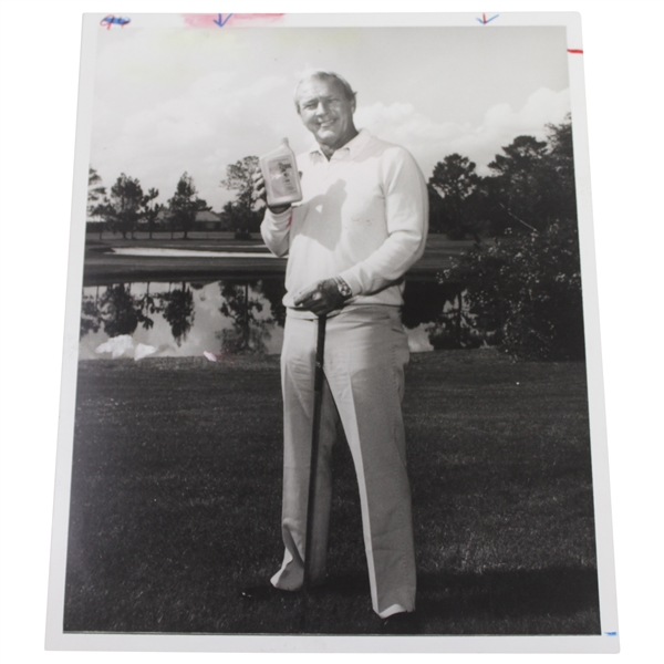 Arnold Palmer 6/2/1985 Holding Pennzoil Quart Press Photo