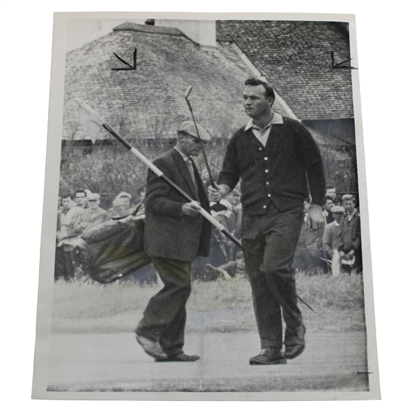 Arnold Palmer 7/13/62 Royal Troon Waving Putter Shot From Daily Telegram