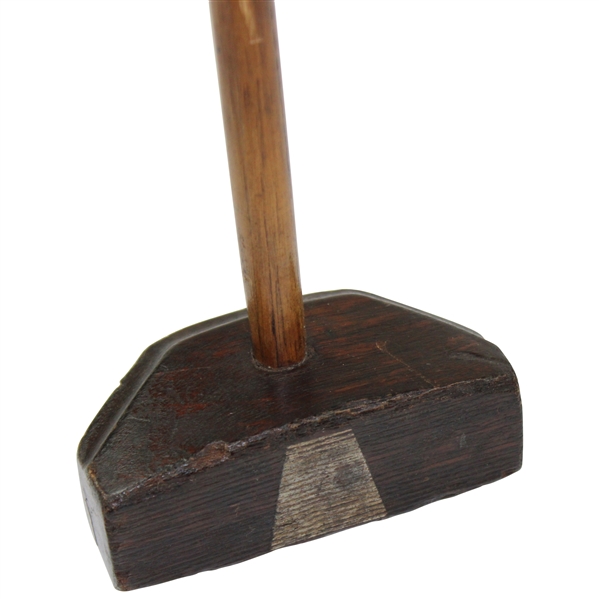 Unique Center Shaft Wooded Headed Putter