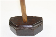 Unique Center Shaft Wooded Headed Putter