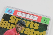 Tiger Woods 1997 Sports Illustrated 'Wins First Major' No Label 4/21/97 - SNC #075820 NrMt-Mint+ 8.5
