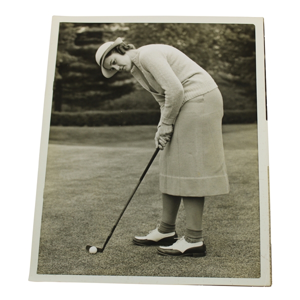 Maureen Orcutt Putting 2Nd Best Score Of The Day With 80 May 1939 Original Photo