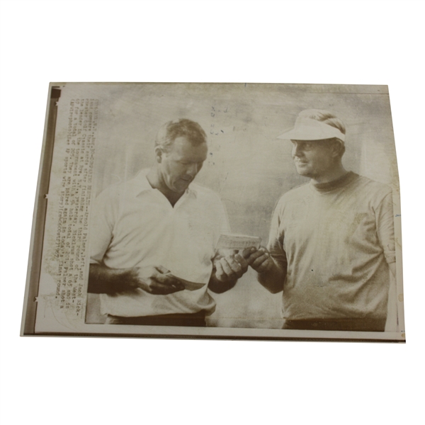 Jack Nicklaus & Arnold Palmer Compare Cards Westchester Golf Classic Wire Photo 1967