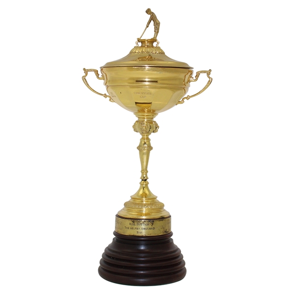 2001 Ryder Cup at Belfry Team USA Awarded Ryder Cup Trophy to Hal Sutton
