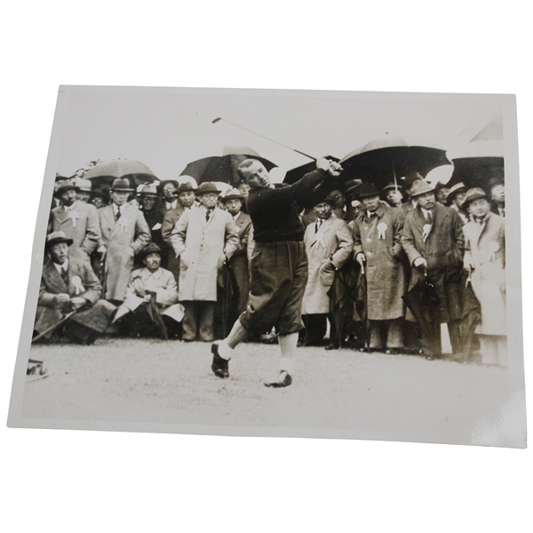1937 Gene Sarazen Tokyo Golf Club Original Swinging In The Rain Wire Photo