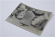 1966 Arnold Palmer & Billy Casper Tied at the US Open Press Photo