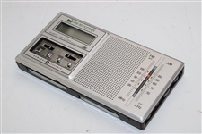 Hale Irwin's 1981 Masters Tournament Contestant Gift - GE Quartz LCd Clock/Radio